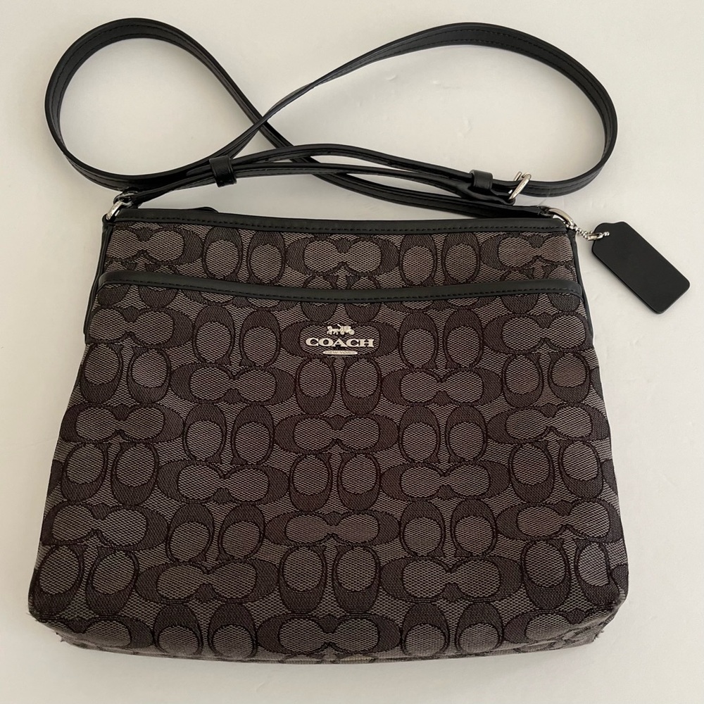Coach Signature Canvas Black/Gray Crossbody Pre-owned